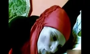 Hän veti kiven hänen viereensä ja suomalaiset porno videot mursi hänen suunsa ja pillunsa.