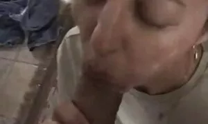 Laitoin kotiporno videot violetin dildon, tyttöystäväni anaalin.