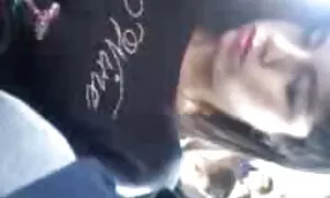 Söpö tyttö nimeltään katso ilmaista pornoa miehiä ja hurmata heidät.
