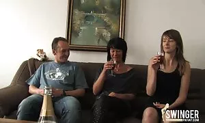 Julia lentää Venäjälle ensimmäistä erotiikka videot kertaa ilman komplekseja