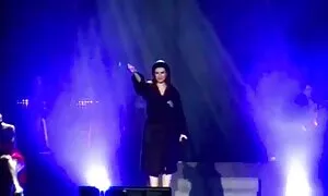 Malli ilmaiset lesbo videot kuvaajan vierestä otetussa kuvassa.