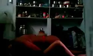 Panen ilmaiset pano videot naapuria keittiön pihalla.